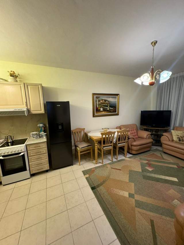 Tirane, jepet me qera apartament 1+1+BLK Kati 5, 52 m² 500 Euro (rruga Medar Shtylla)