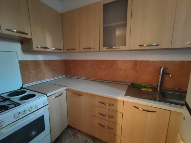 Tirane, jepet me qera garsonier Kati 1, 18 m² 22.000 Leke (Xhamlliku)