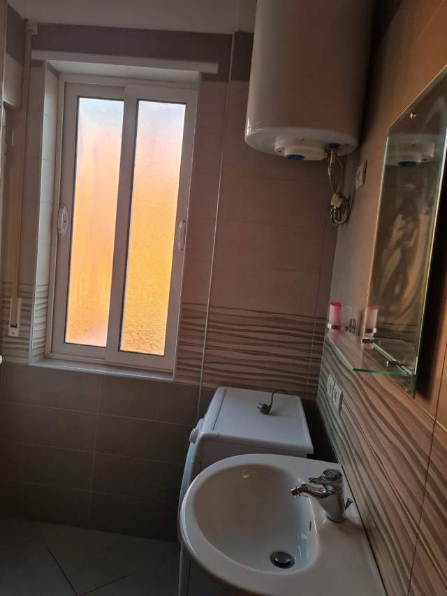 Tirane, jepet me qera apartament Kati 5, 40 m² 30.000 Leke (ALLIAS)