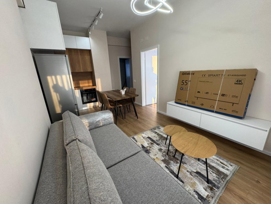 Tirane, jepet me qera apartament 1+1 Kati 3, 65 m² 450 € (fresk)