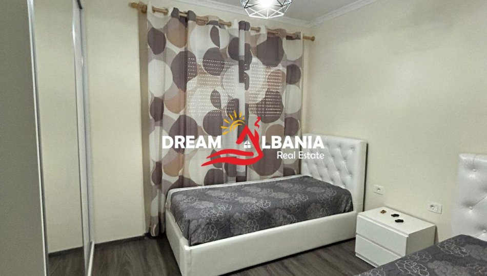 Tirane, jepet me qera apartament 2+1+Ballkon Kati 3, 100 m² 450 € (Rruga e Dajtit)