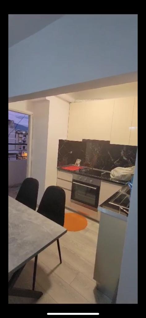 Tirane, jepet me qera apartament 2+1+BLK Kati 5, 82 m² 450 Euro (Ndre Mjeda)