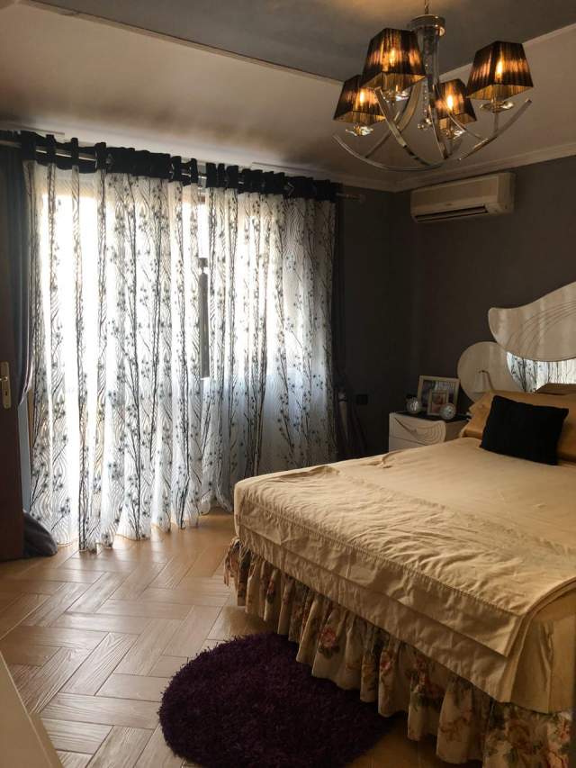Tirane, jepet me qera Vile 4+1+BLK Kati 3, 300 m² 1.200 Euro (Medreseja)