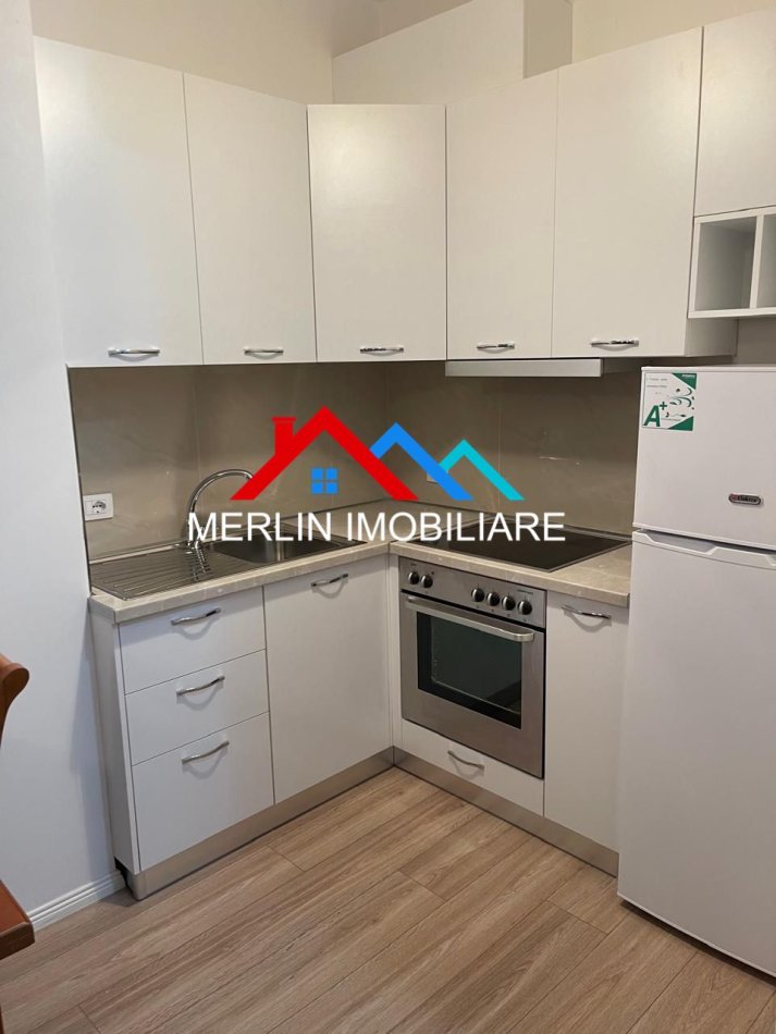 Tirane, jepet me qera apartament 1+1+Ballkon Kati 2, 70 m² 600 € (SIRI KODRA)