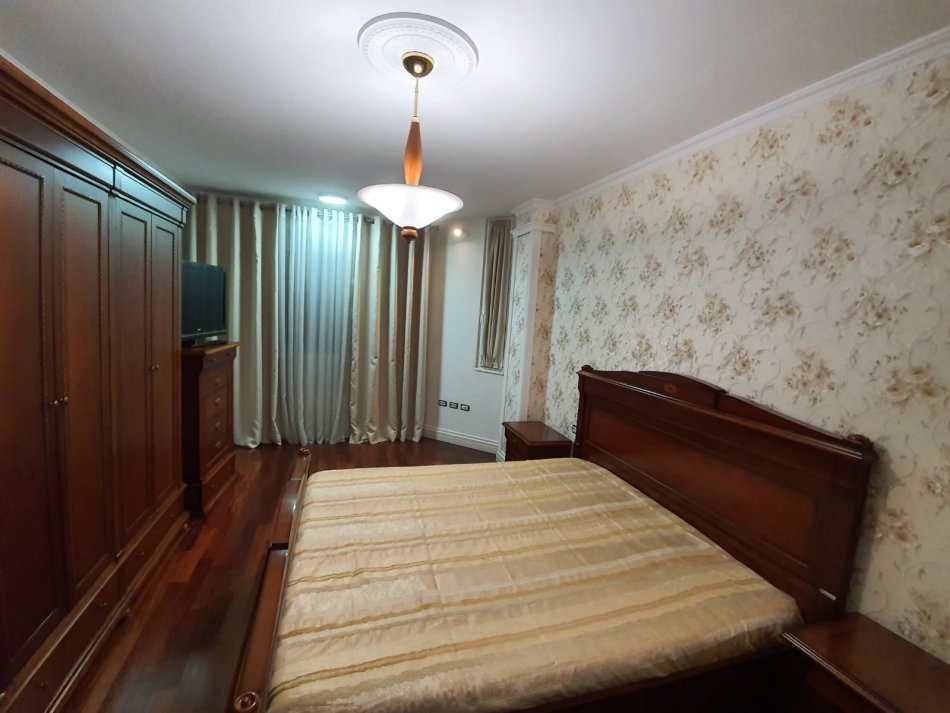 Shitet, Apartament 3+1, Rruga e Bogdanëve, Tiranë - 320000€ | 138 m²