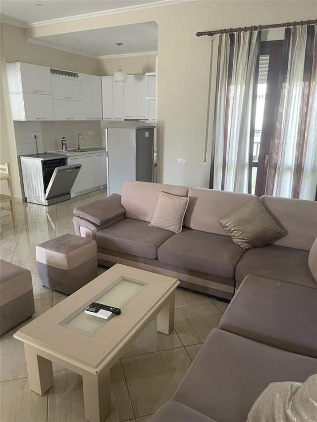 Tirane, jepet me qera Penthouse 2+1 Kati 5, 202 m² 600 Euro (Kopshti Botanik)