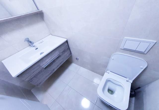 Tirane, jepet me qera ambjent biznesi 55 m² 700 Euro