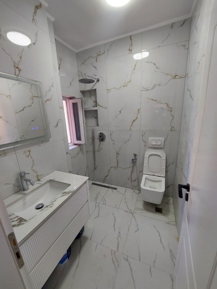 Tirane, shitet apartament 2+1 Kati 5, 90 m² 185.000 € (Medrese)