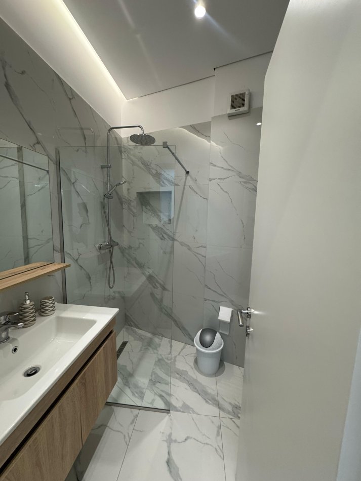 Tirane, jepet me qera apartament Kati 3, 70 m² 600 € (ish fusha e aviacionit)