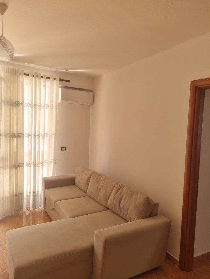Tirane, jepet me qera apartament 2+1 Kati 4, 100 m² 400 € (Yzberisht)