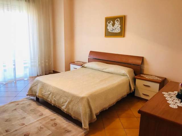 Tirane, jepet me qera Kati 6, 110 m² 500 Euro