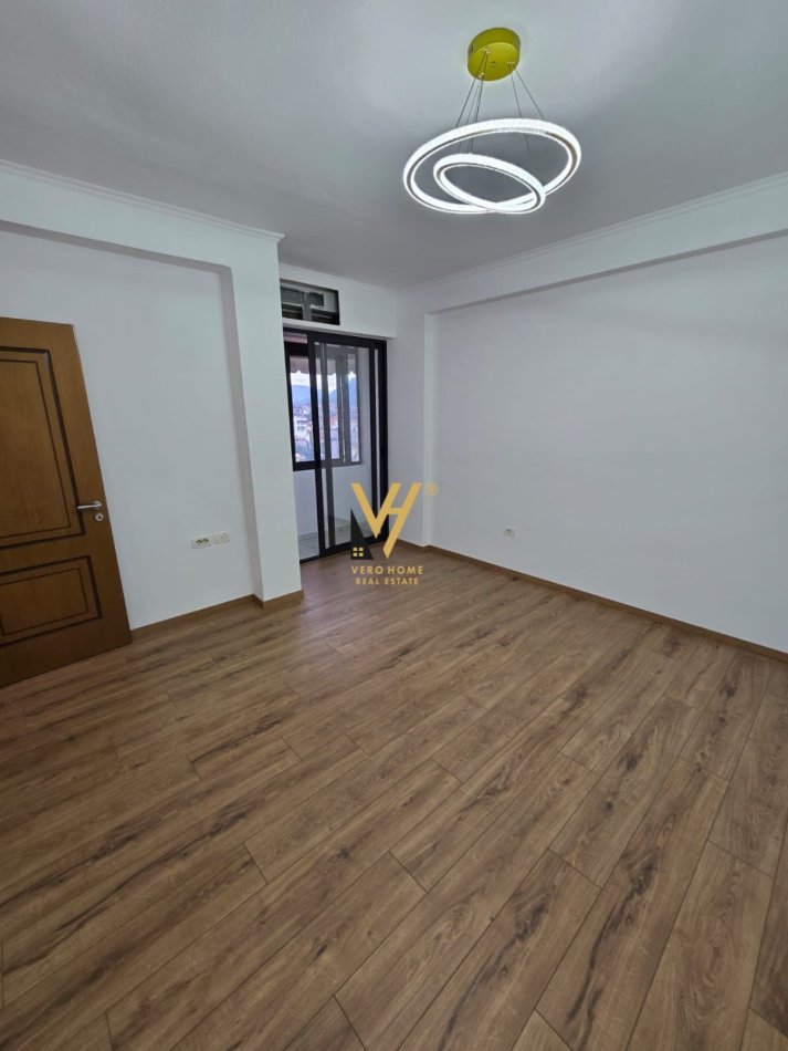 Tirane, shitet apartament 1+1+Ballkon Kati 5, 55 m² 90.000 € (RRUGA E DIBRES)