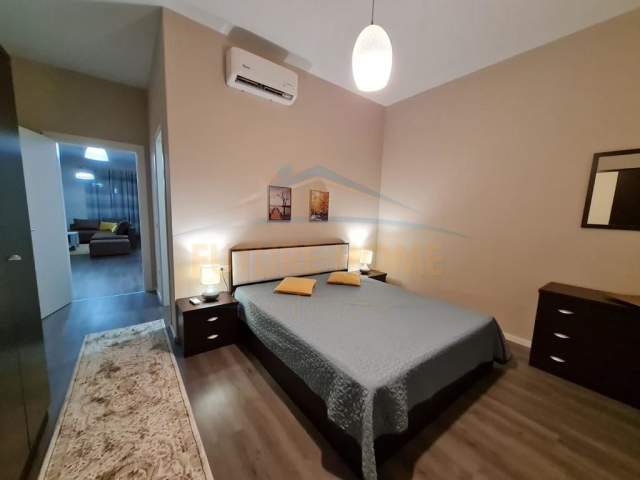 Tirane, jap me qera apartament Kati 8, 118 m² 800 Euro (Rruga e Kavajes)