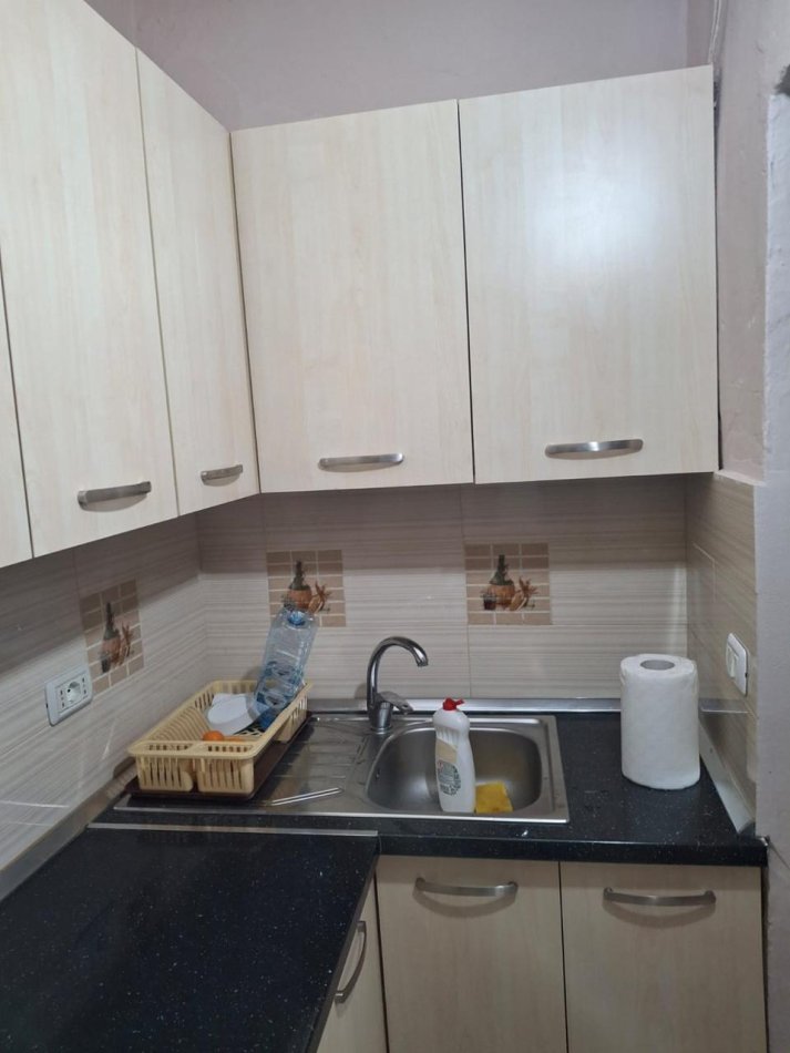 Tirane, jepet me qera apartament 1+1+Ballkon Kati 1, 55 m² 450 € (rruga e dibres)