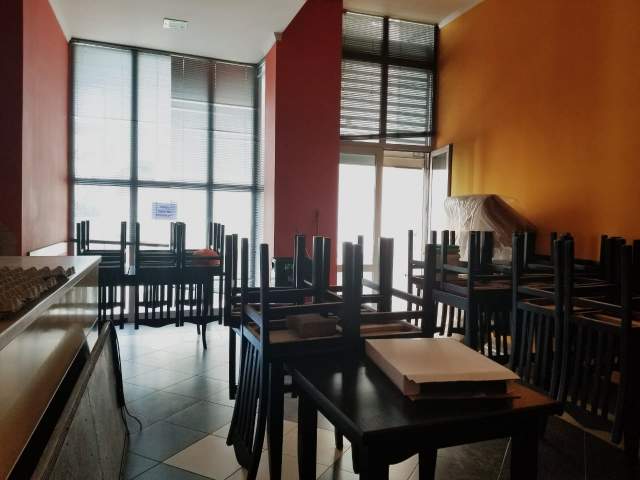 Elbasan, jepet me qera ambjent biznesi 45 m² 20.000 Leke