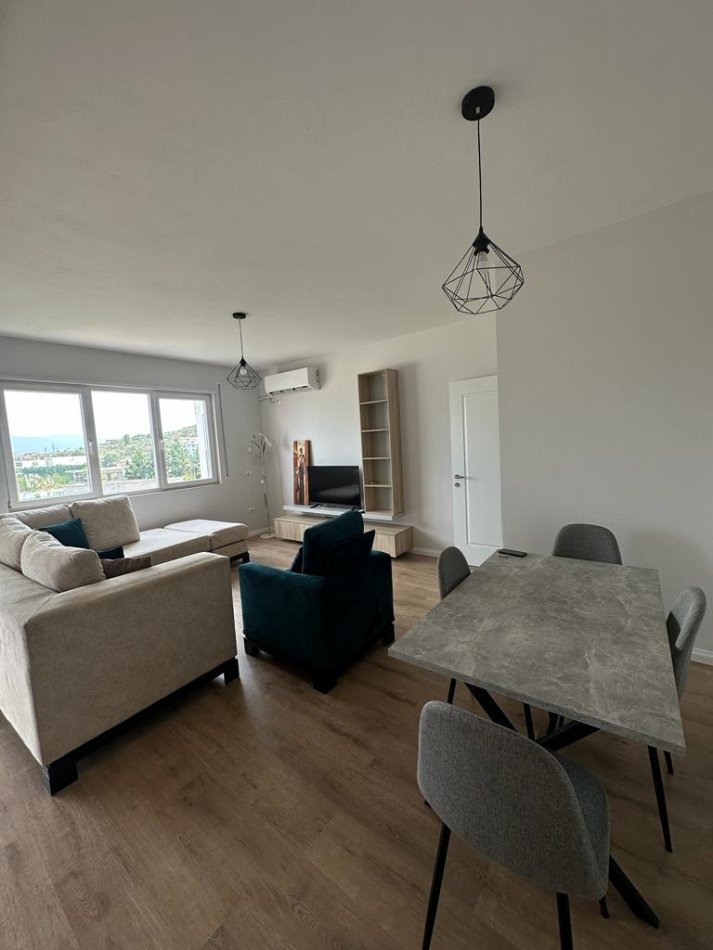 Tirane, jepet me qera apartament 2+1+Ballkon Kati 4, 100 m² 550 € (Liqeni i Thate)