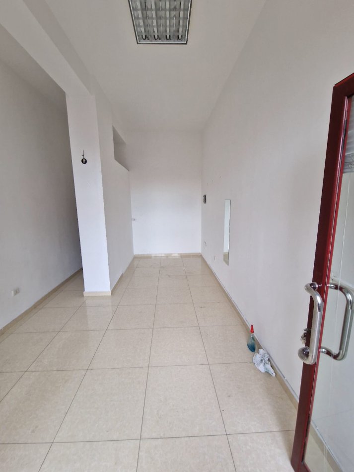Durres, jepet me qera ambjent biznesi Kati 0, 29 m² 250 € (Poliklinika Durres)