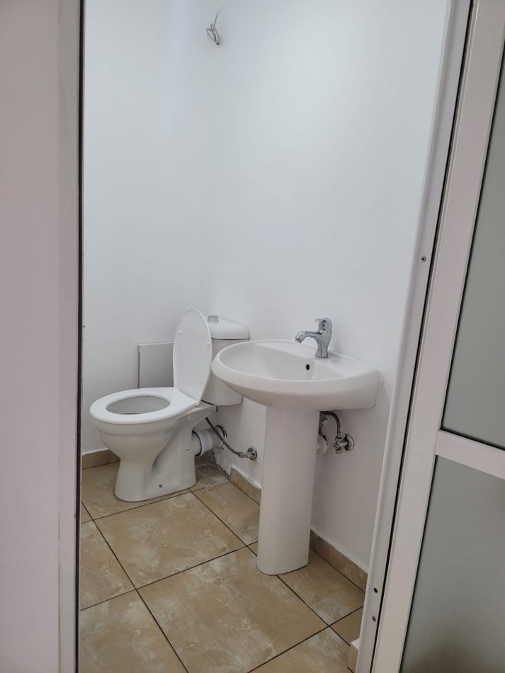 Tirane, jepet me qera dyqan Kati 0, 25 m² 350 € (Azili)