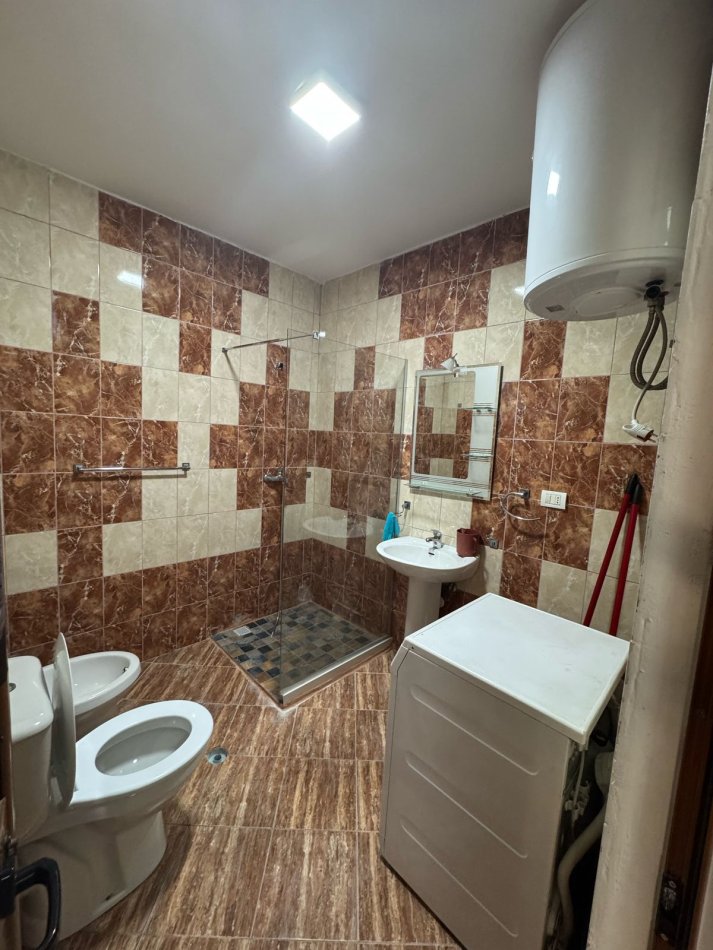 Tirane, jepet me qera apartament 2+1 Kati 4, 401 € (Rruga Thesarit)