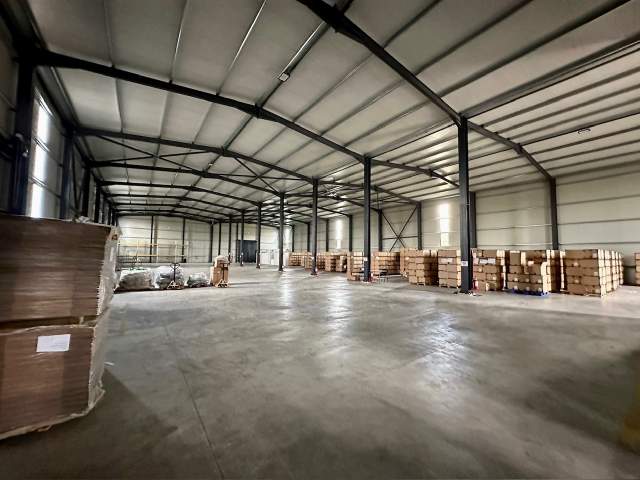 Tirane, jepet me qera ambjent biznesi Kati 0, 3.000 m² 5.500 Euro (Tapiz afer Ures)