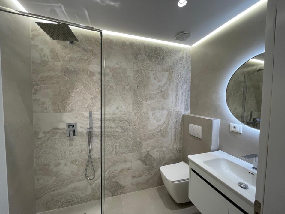 Tirane, shitet apartament 2+1+Ballkon Kati 10, 101 m² 212.000 € (rr.Kavajes)