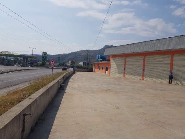 Elbasan, shitet ambjent biznesi 1.672 m² 650.000 Euro