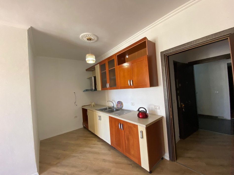 Tirane, shitet apartament 2+1 Kati 9, 104 m² 125.000 € (Astir)