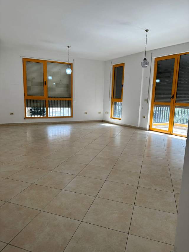 Tirane, shes apartament 2+1+A+BLK Kati 3, 122 m² 205.000 Euro (komuna e parisit)