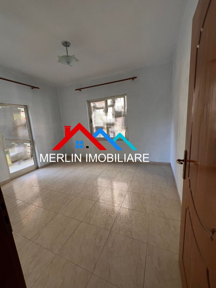 Tirane, jepet me qera ambjent biznesi Kati 3, 170 m² 1.200 € (Komuna e Parisit)