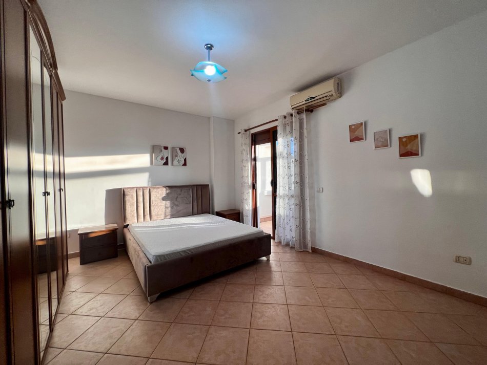 Tirane, jepet me qera apartament 2+1+Ballkon Kati 6, 92 m² 550 € (Rruga e Elbasanit)