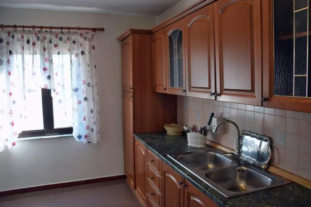 Tirane, jepet me qera apartament 2+1+BLK Kati 6, 130 m² 600 Euro (rruga Sami Frasheri)