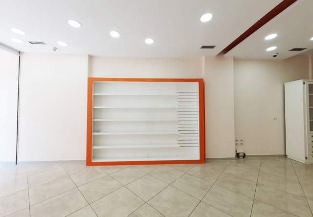 Tirane, jepet me qera ambjent biznesi 55 m² 700 Euro