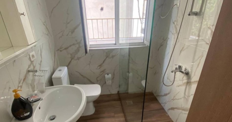 Tirane, jepet me qera zyre Kati 2, 128 m² 750 € (Rruga e Elbasanit)