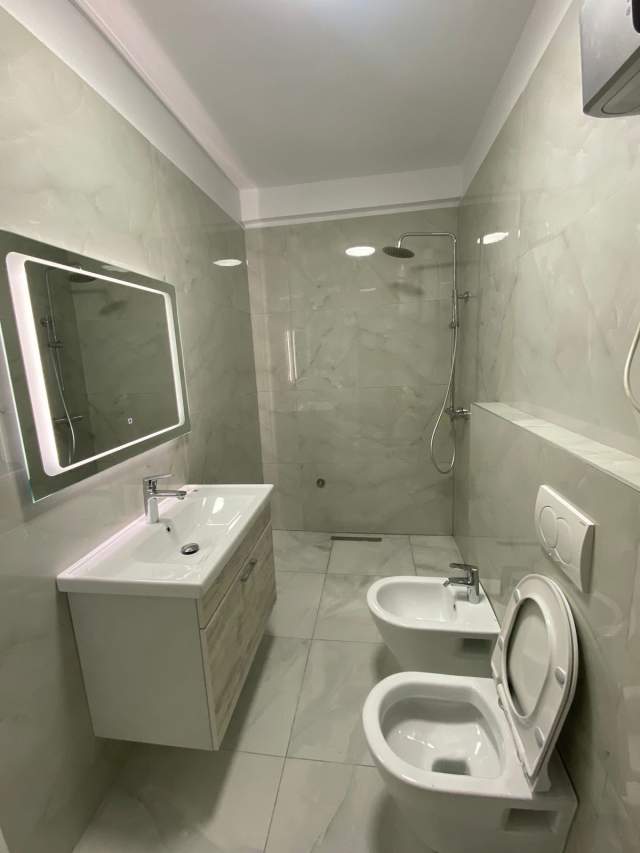 Tirane, shitet apartament 2+1 Kati 3, 112 m² 1.400 Euro/m2 (Rruga Robert  Zhvarts)