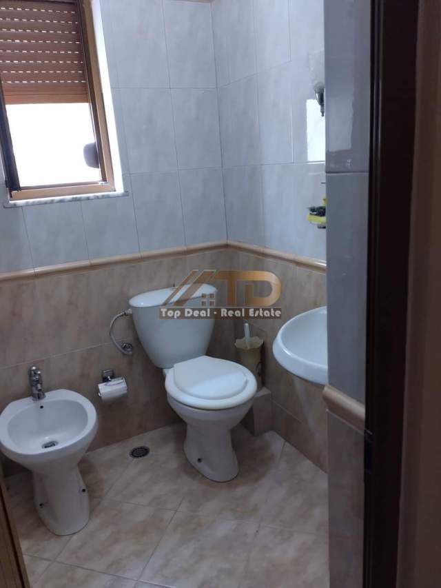 Tirane, jepet me qera Vile 2+1+BLK Kati 1, 134 m² 270 Euro (Rruga Ethem Haxhi Beu)