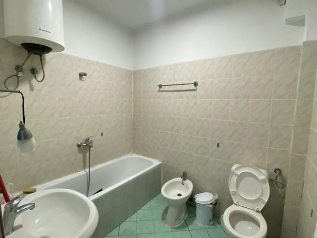 Tirane, shitet apartament 2+1+BLK Kati 3, 117 m² 125.000 Euro (pranë shkollës "Dëshmorët e Lirisë” në Rr. “Marga)