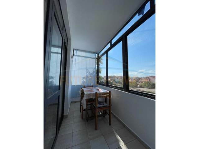 Tirane, jepet me qera 2+1+BLK Kati 1, 90 m² 400 Euro (Rruga e Dibres)