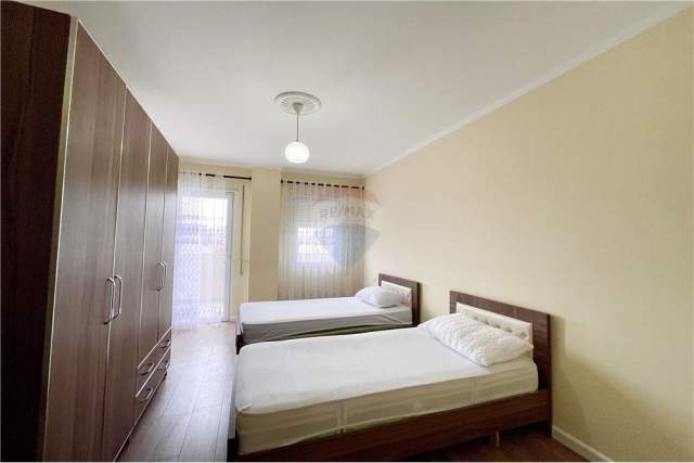 Tirane, jepet me qera apartament 2+1+BLK Kati 3, 115 m² 700 Euro (Rruga e Kavajes)
