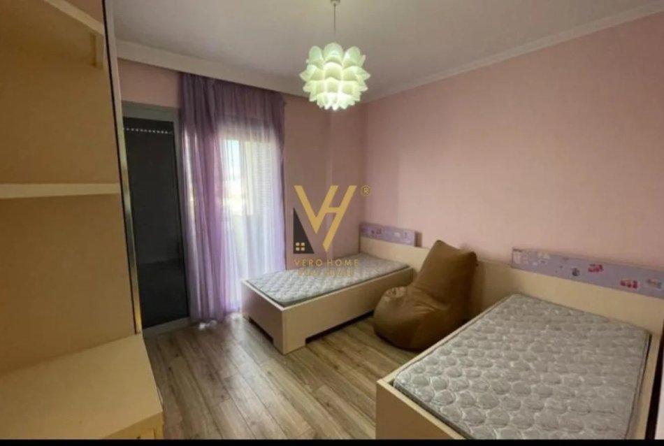 Tirane, jepet me qera apartament 3+1+Ballkon Kati 10, 145 m² 1.200 € (RRUGA E KOSOVAREVE)