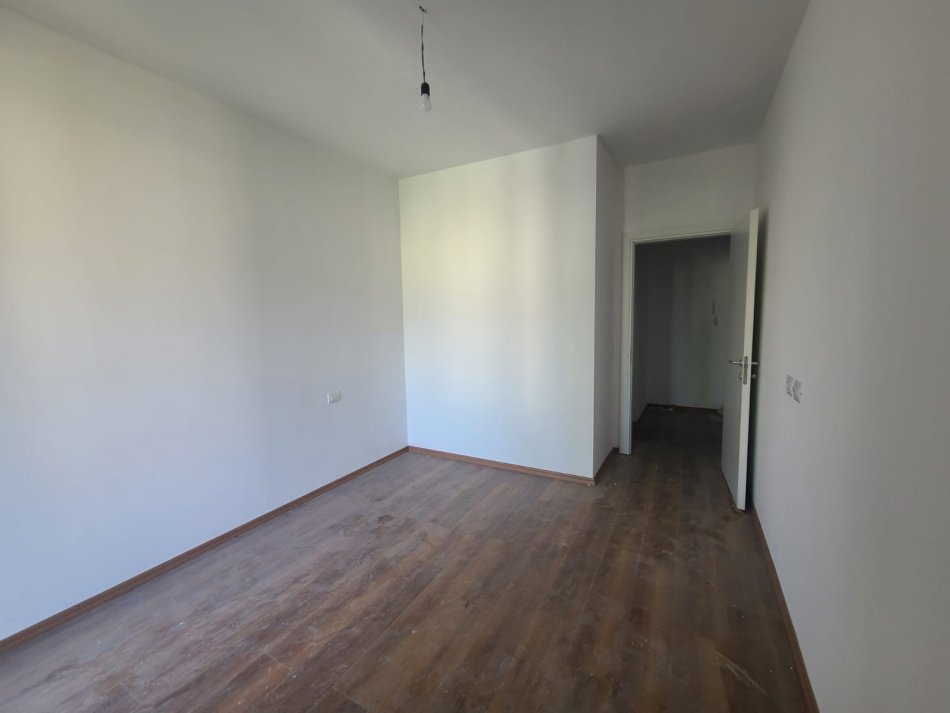 Tirane, shitet apartament 1+1+Ballkon Kati 3, 70 m² 173.500 € (Mbrapa Ambasades Amerikane)