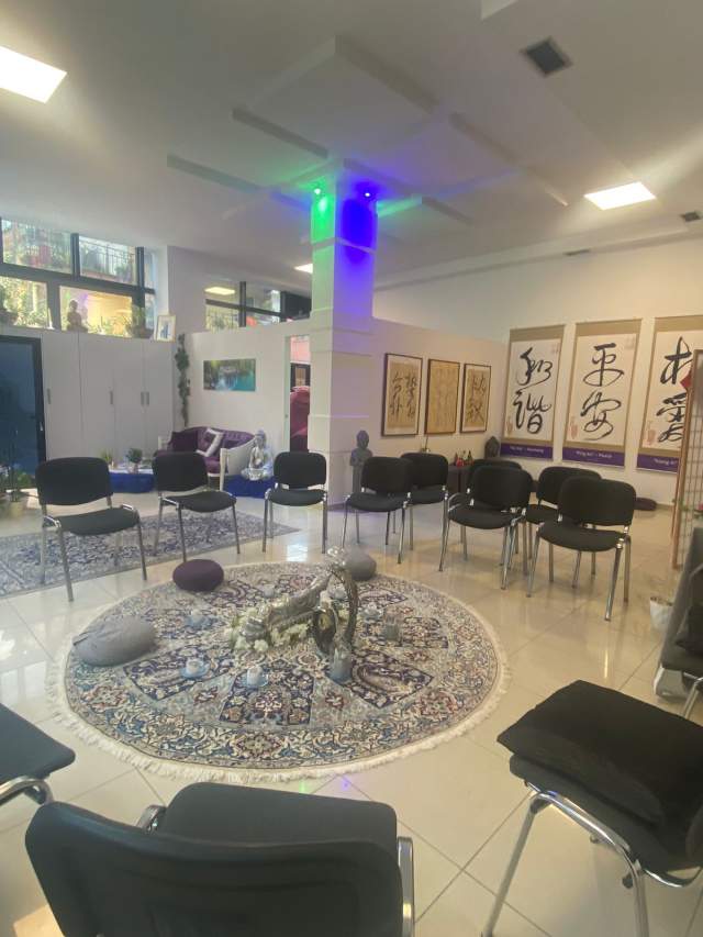 Tirane, jepet me qera ambjent biznesi Kati 0, 97 m² 750 Euro (Arkitekt Kasemi)