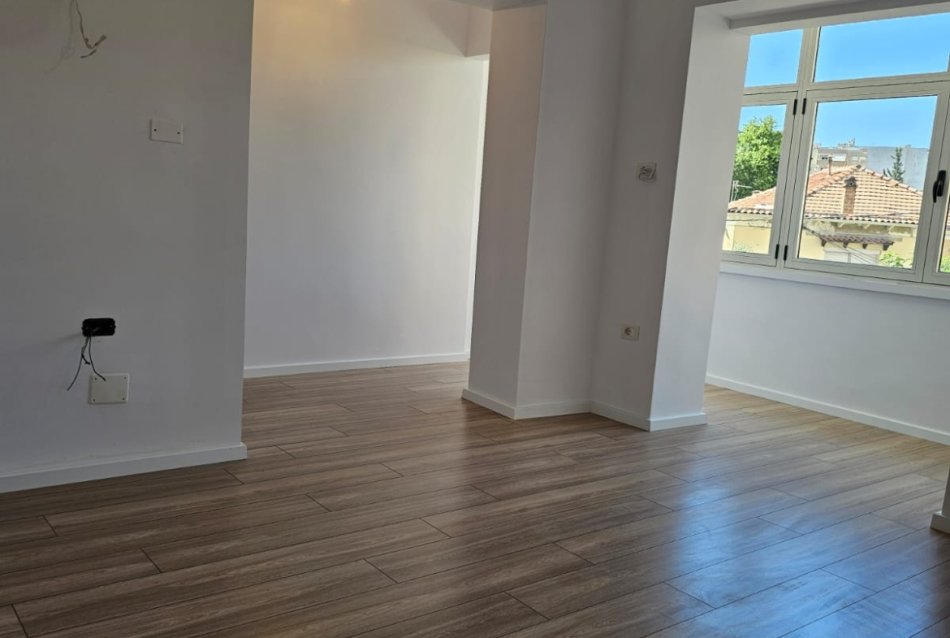 Tirane, shitet apartament 1+1 Kati 3, 55 m² 110.000 € (Xhamia E Tabakeve)