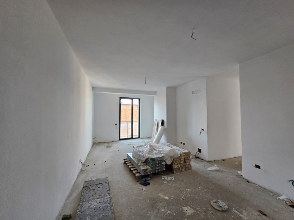 Tirane, jepet me qera zyre Kati 1, 147 m² 1.500 € (Rruga Mine Peza)