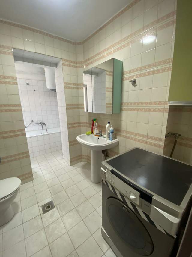 Tirane, jepet me qera apartament 2+1+A Kati 2, 90 m² 400 Euro (prane institutit te Higjenes.)