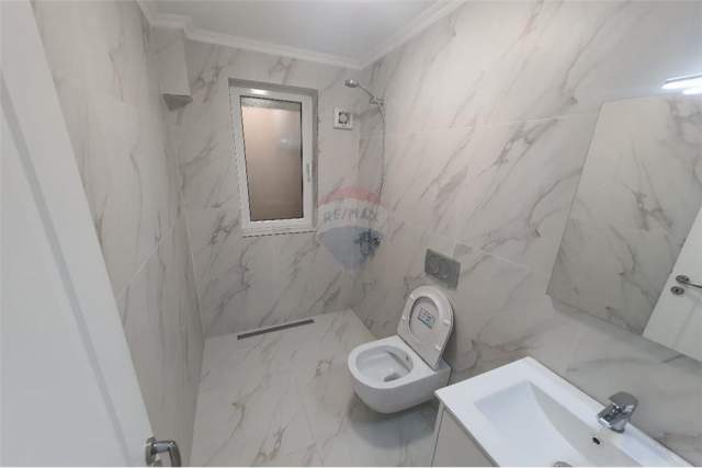 Tirane, jepet me qera zyre Kati 0, 120 m² 600 Euro (Qender,Tregu Cam)