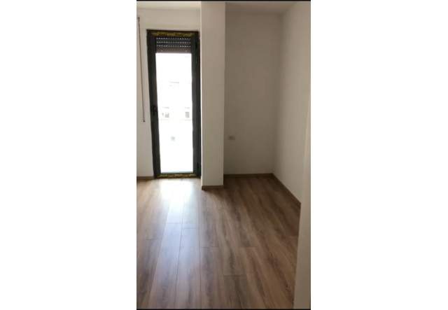 Tirane, jepet me qera ambjent biznesi 88 m² 500 Euro
