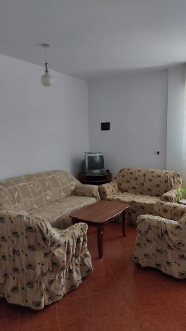 Tirane, jepet me qera apartament 2+1 Kati 1, 96 m² 30.000 Leke (Porcelan)