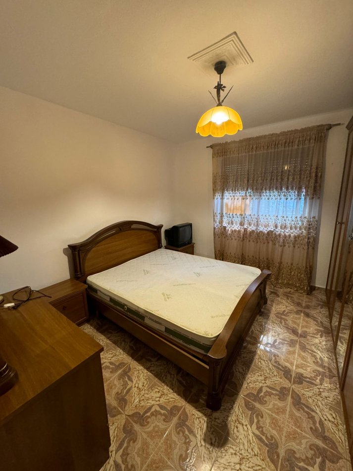 Tirane, jepet me qera apartament 1+1 Kati 2, 60 m² 350 € (rruga Irfan Tomin)