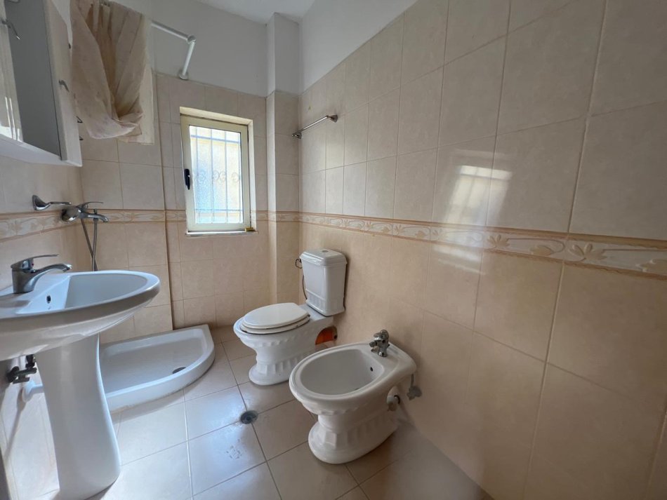 Durres, shitet apartament 1+1+Aneks+Ballkon Kati 3, 65 m² 78.000 € (Shkembi i kavajes)