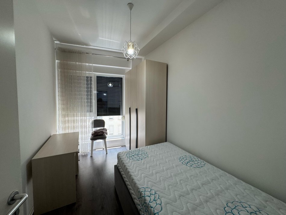 Tirane, jepet me qera apartament 2+1 Kati 4, 90 m² 700 € (21 dhjetori)